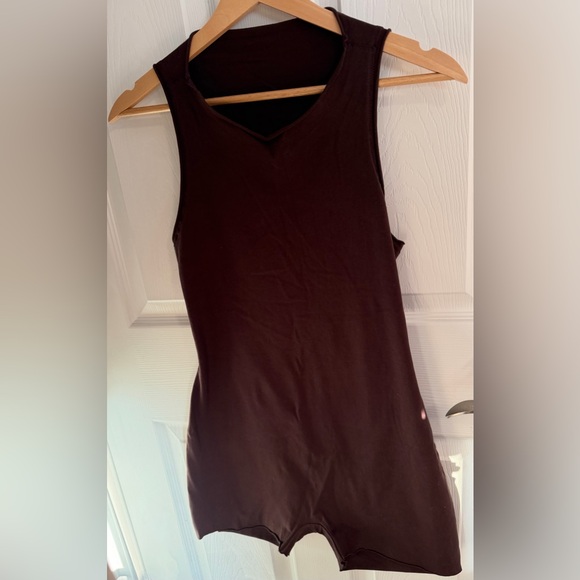 NEW! SKIMS Brown Fitness Wearable Women’s 
Size: L - Picture 2 of 9